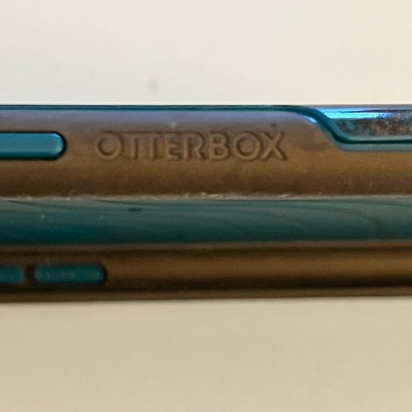 Otterbox 11 Pro phone case symmetry series - Picture 3 of 3